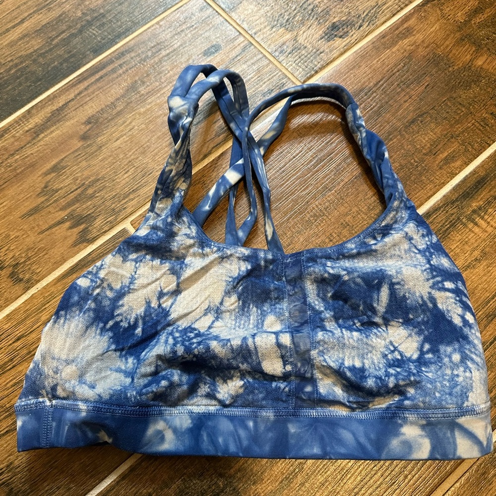 Lululemon Energy Blue Tie dye Sports Bra size 6 EUC! - Picture 4 of 5